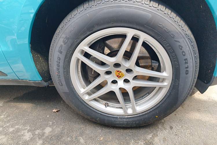 Used Porsche Macan 2020 Macan 2.0T Right Front Wheel Hub
