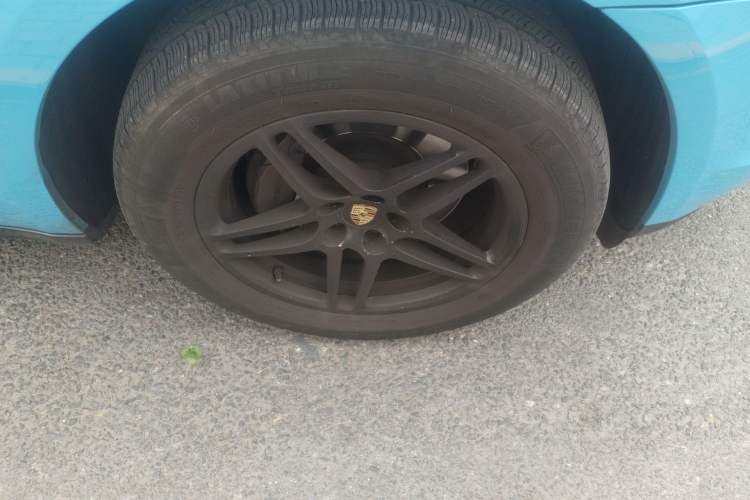 Used Porsche Macan 2020 Macan 2.0T Right Front Wheel Hub