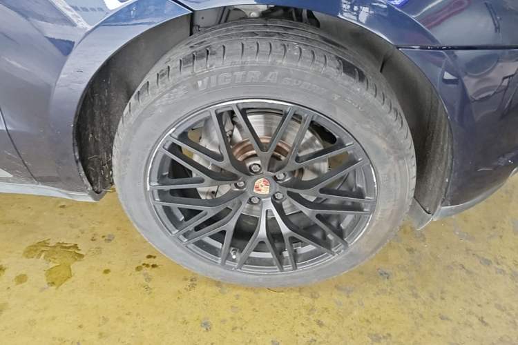 Used Porsche Macan 2020 Macan 2.0T Right Front Wheel Hub