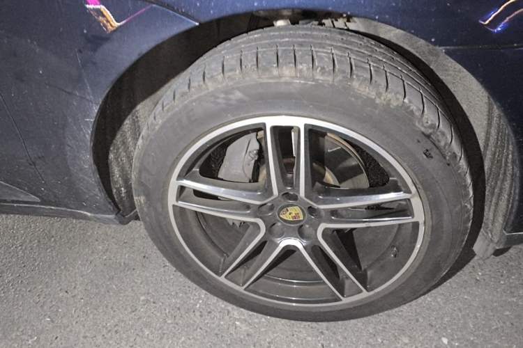 Used Porsche Macan 2020 Macan 2.0T Right Front Wheel Hub
