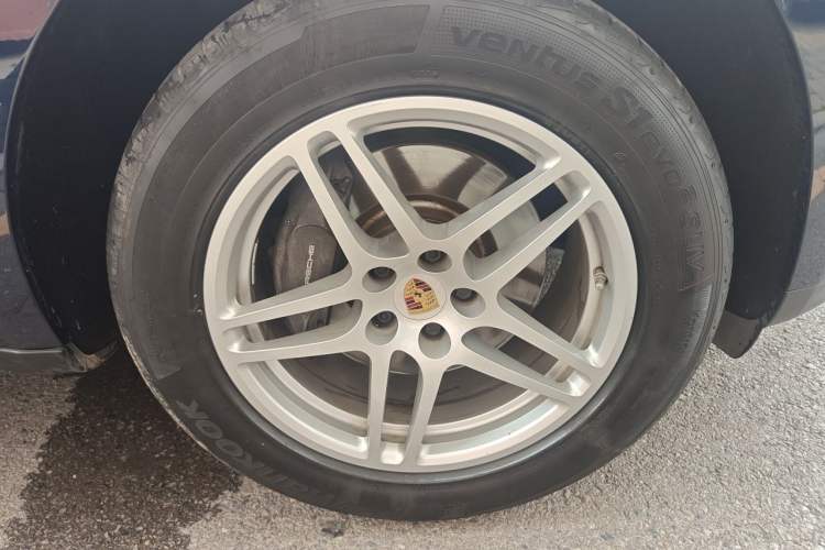 Used Porsche Macan 2020 Macan 2.0T Right Front Wheel Hub