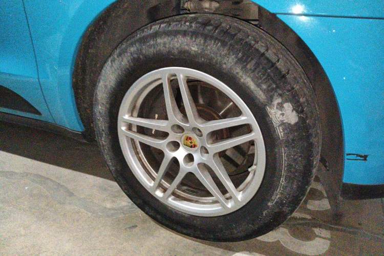 Used Porsche Macan 2020 Macan 2.0T Right Front Wheel Hub