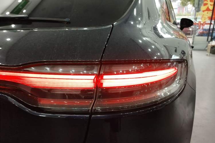 Used Porsche Macan 2020 Macan 2.0T Right Rear Taillight