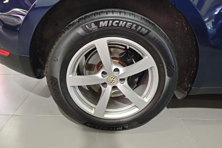 Used Porsche Macan 2020 Macan 2.0T Right Rear Wheel Hub