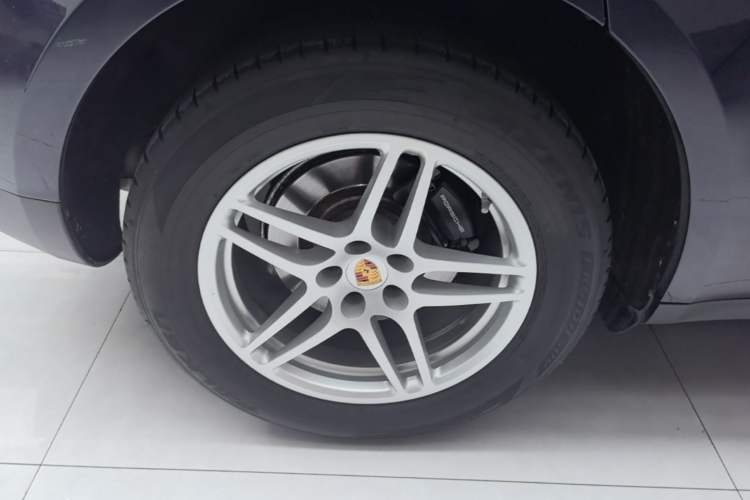 Used Porsche Macan 2020 Macan 2.0T Right Rear Wheel Hub