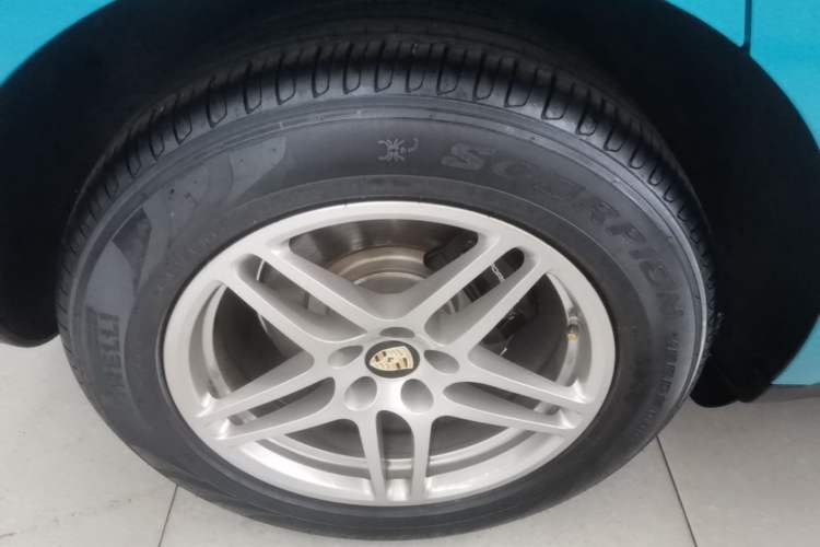 Used Porsche Macan 2020 Macan 2.0T Right Rear Wheel Hub