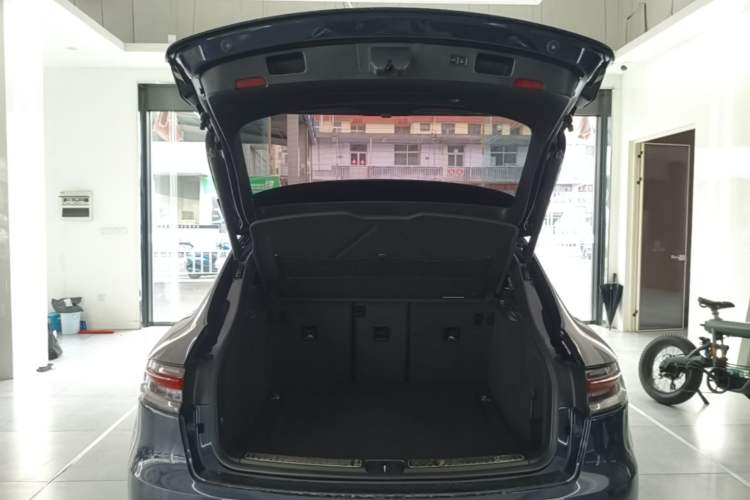 Used Porsche Macan 2020 Macan 2.0T Trunk