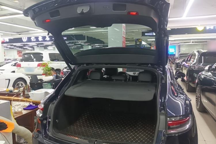 Used Porsche Macan 2020 Macan 2.0T Trunk