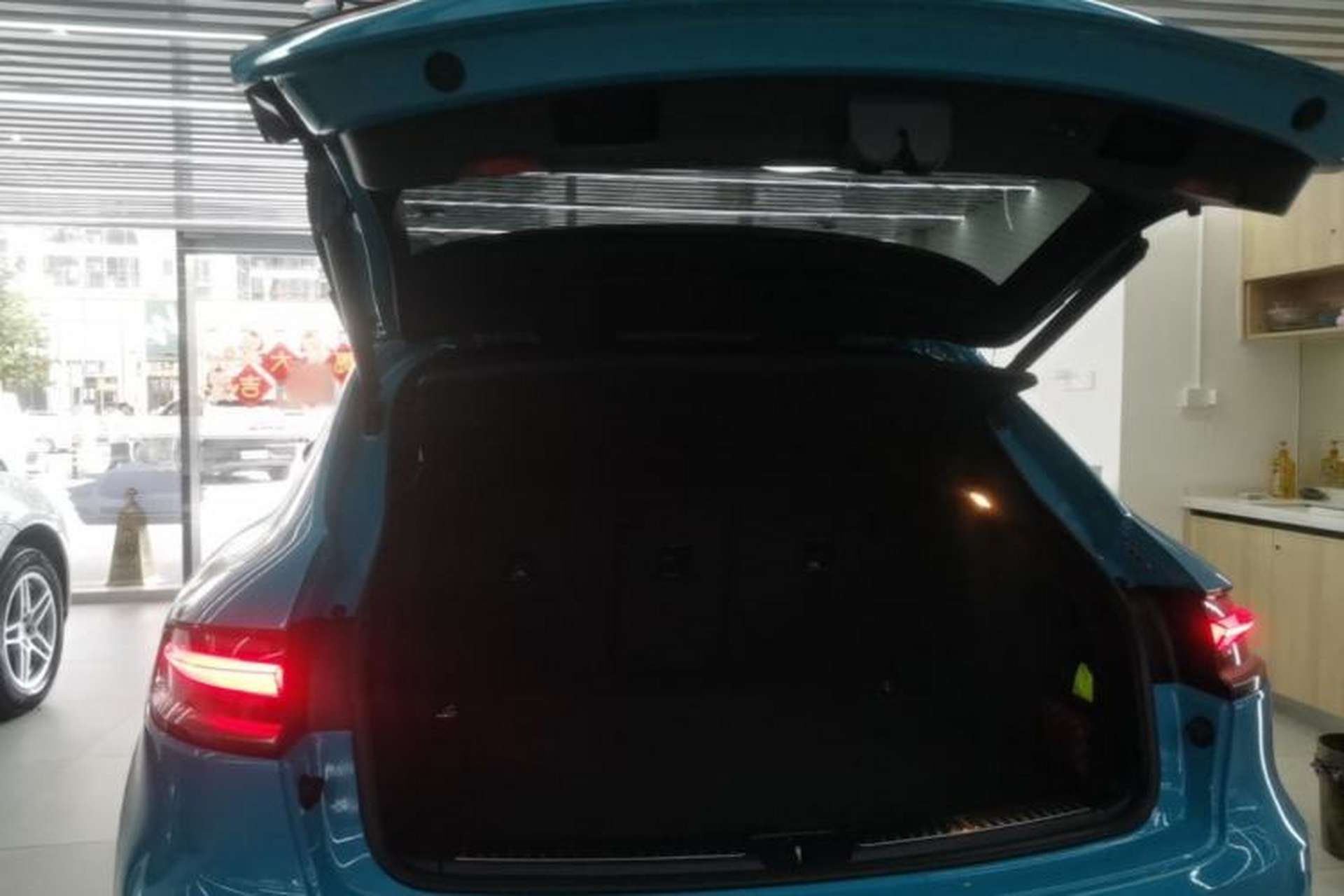 Used Porsche Macan 2020 Macan 2.0T Trunk