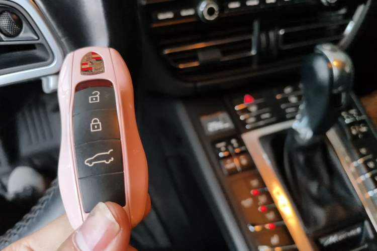 Used Porsche Macan 2020 Macan 2.0T Vehicle Key