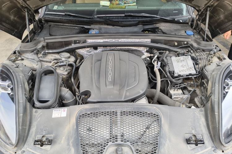 Used Porsche Macan 2020 Macan 2.0T Engine Bay