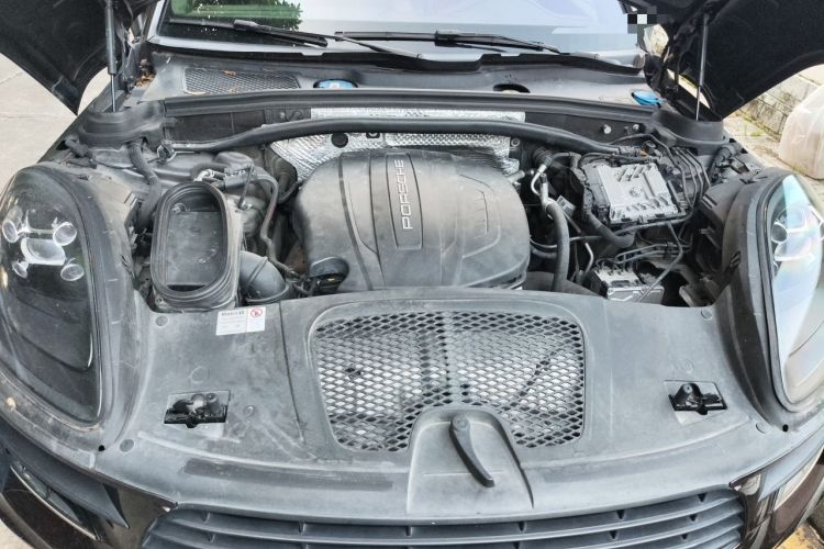 Used Porsche Macan 2020 Macan 2.0T Engine Bay