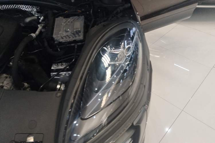 Used Porsche Macan 2020 Macan 2.0T Engine Bay Left