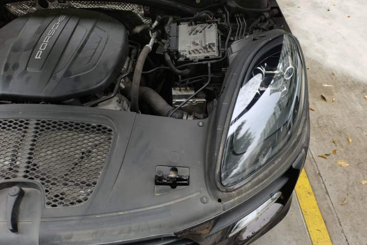 Used Porsche Macan 2020 Macan 2.0T Engine Bay Left