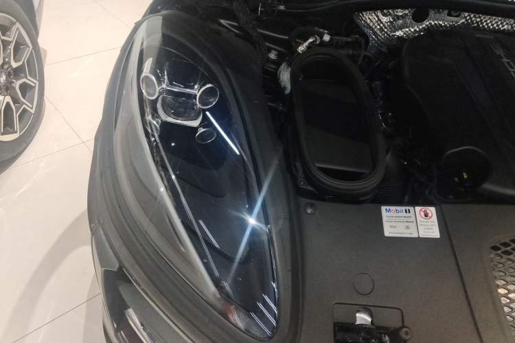 Used Porsche Macan 2020 Macan 2.0T Engine Bay Right