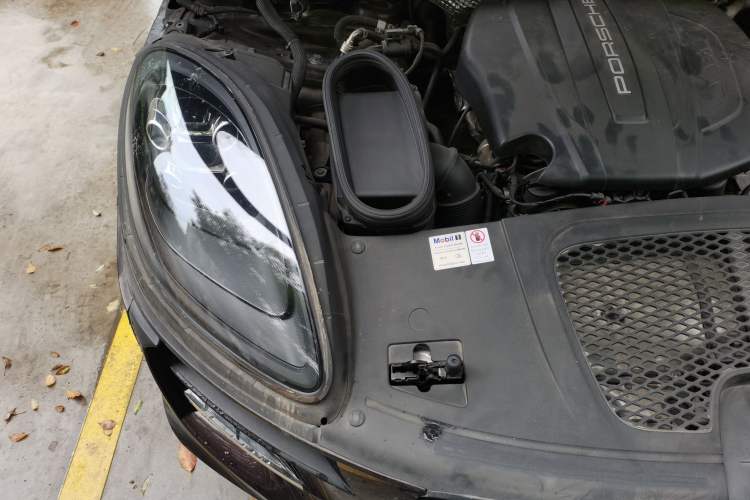 Used Porsche Macan 2020 Macan 2.0T Engine Bay Right