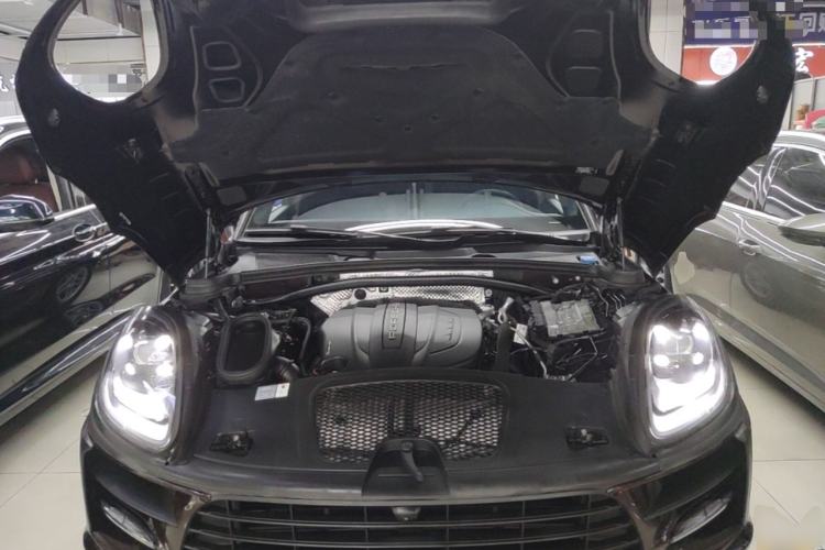 Used Porsche Macan 2020 Macan 2.0T Engine Bay