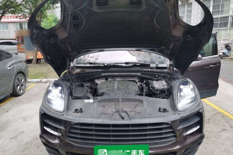 Used Porsche Macan 2020 Macan 2.0T Engine Bay