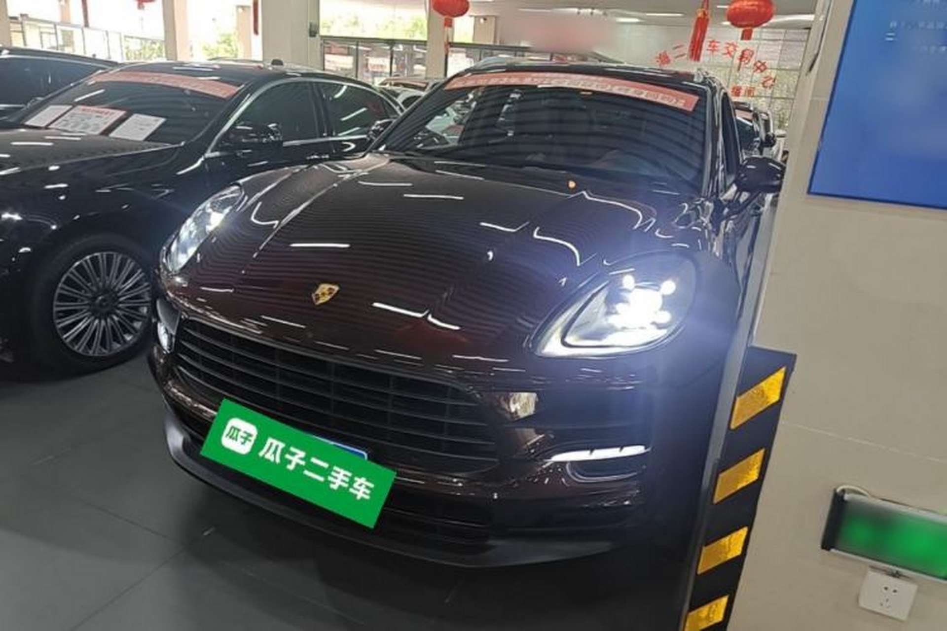 Used Porsche Macan 2020 Macan 2.0T Front Left 45 Deg
