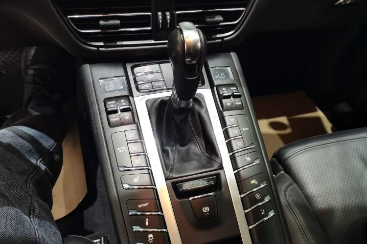 Used Porsche Macan 2020 Macan 2.0T Gear Lever