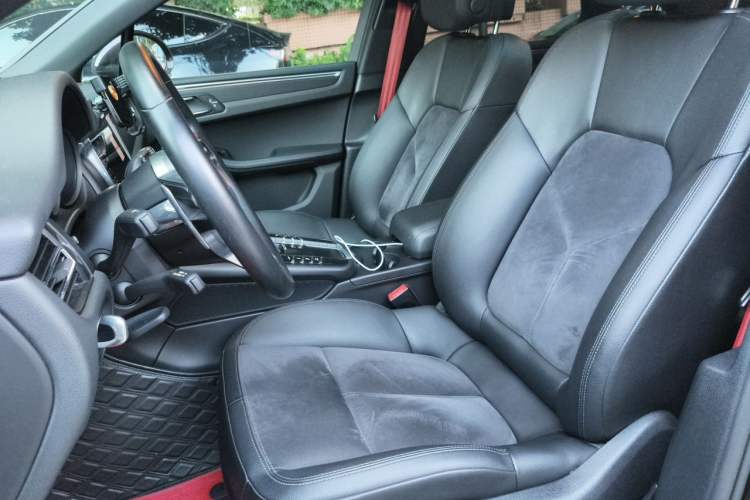 Used Porsche Macan 2020 Macan 2.0T Left Front Seat