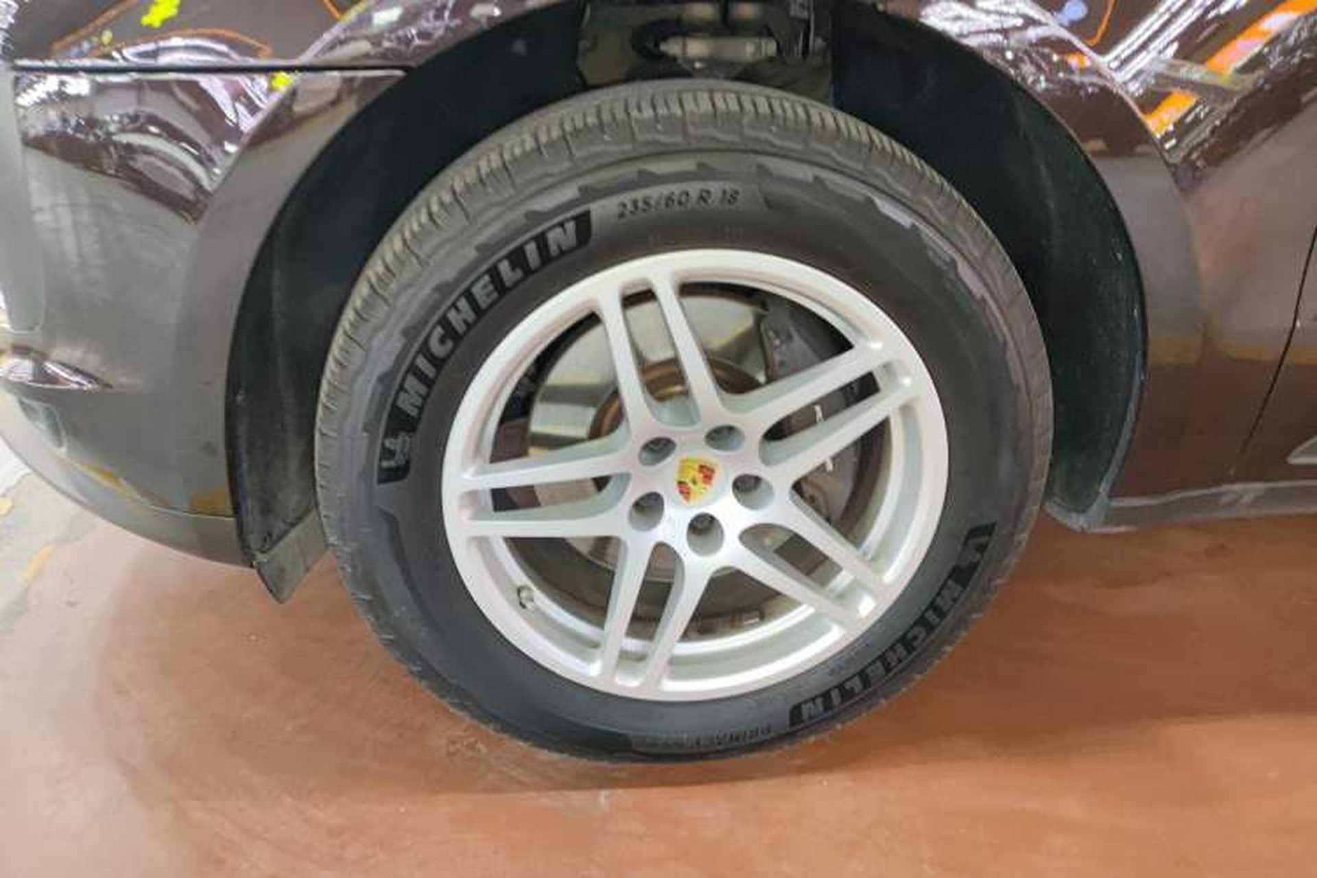 Used Porsche Macan 2020 Macan 2.0T Left Front Wheel Hub