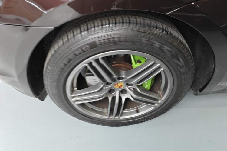 Used Porsche Macan 2020 Macan S 3.0T Left Front Wheel Hub