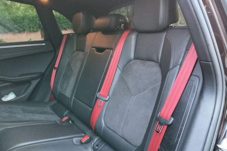 Used Porsche Macan 2020 Macan 2.0T Left Rear Seat
