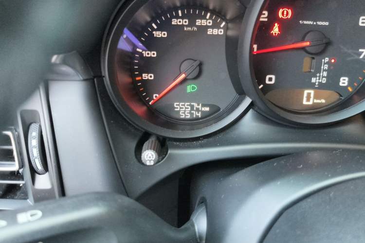 Used Porsche Macan 2020 Macan 2.0T Odometer Close Up