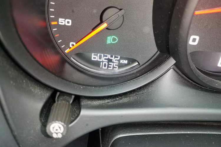 Used Porsche Macan 2020 Macan 2.0T Odometer Close Up