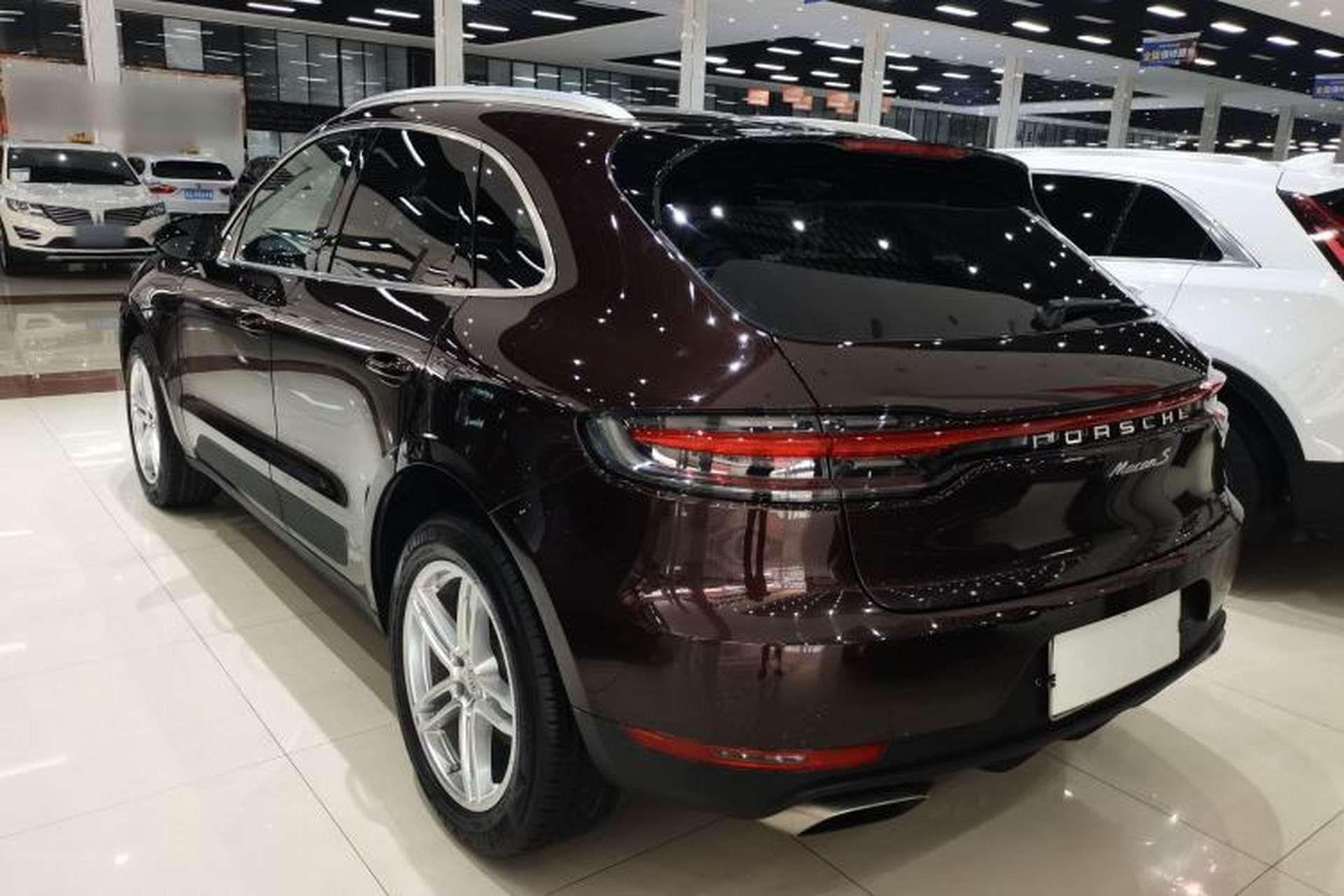 Used Porsche Macan 2020 Macan 2.0T Rear Left 45 Deg