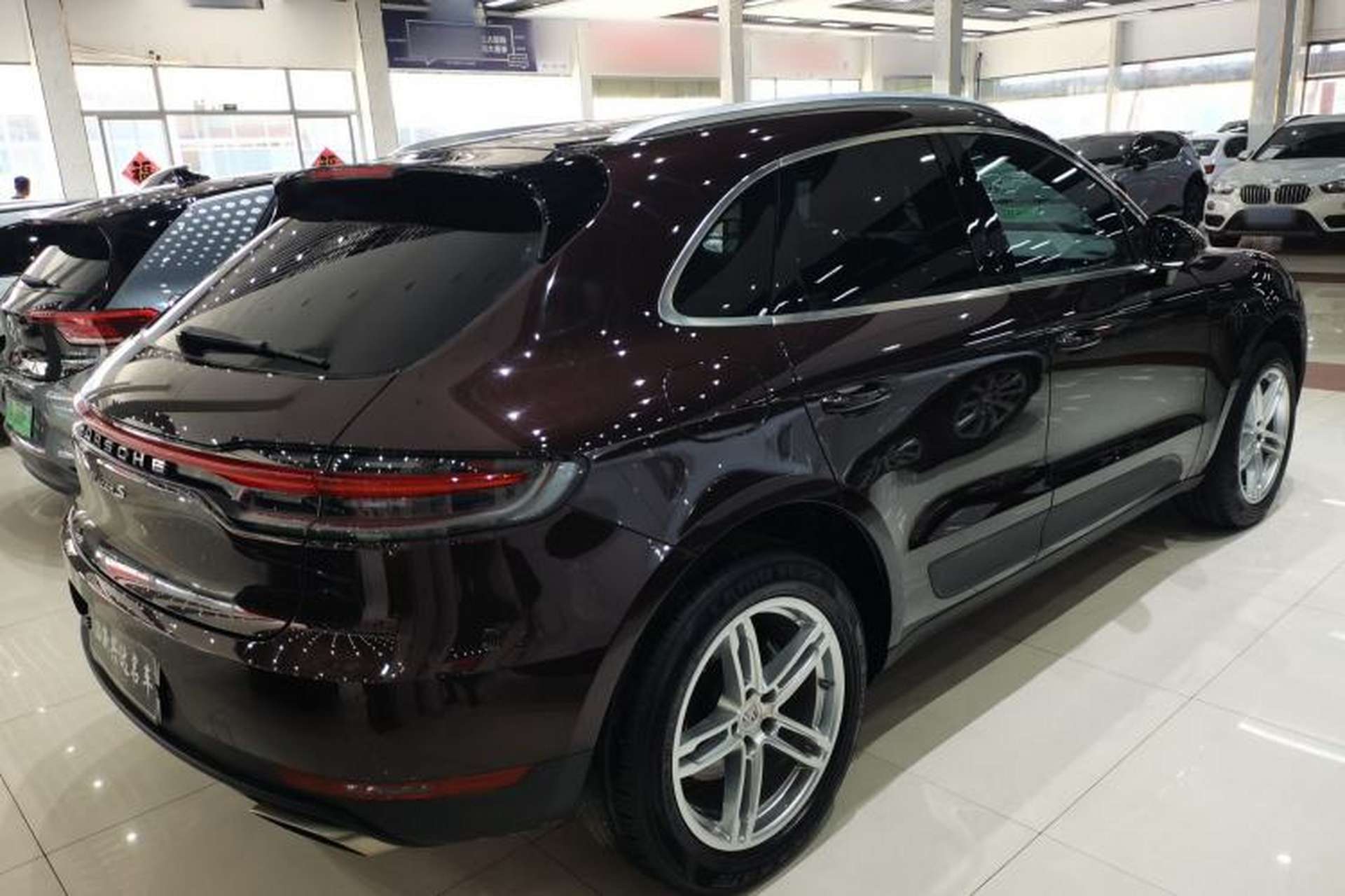 Used Porsche Macan 2020 Macan 2.0T Rear Right 45 Deg