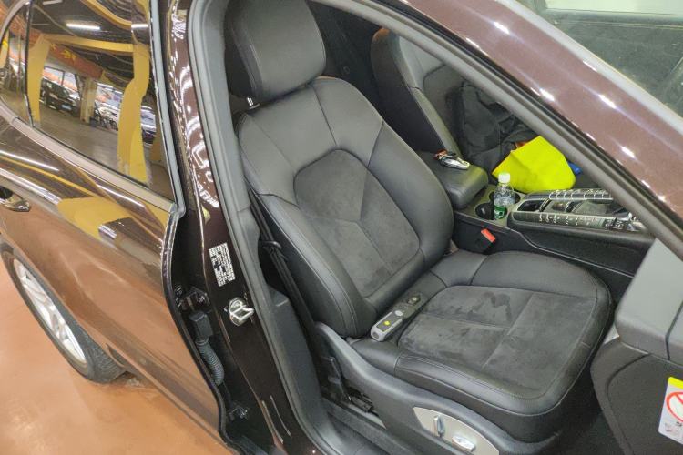 Used Porsche Macan 2020 Macan 2.0T Right Front Seat