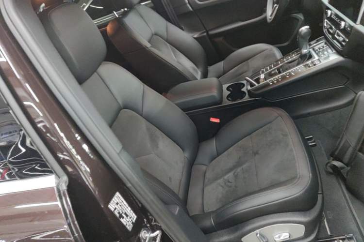 Used Porsche Macan 2020 Macan 2.0T Right Front Seat