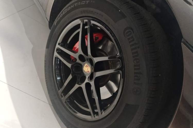 Used Porsche Macan 2020 Macan 2.0T Right Front Wheel Hub