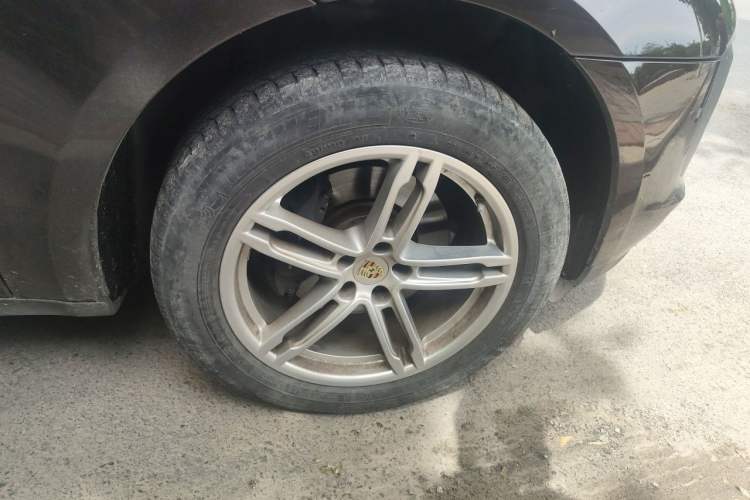 Used Porsche Macan 2020 Macan 2.0T Right Front Wheel Hub