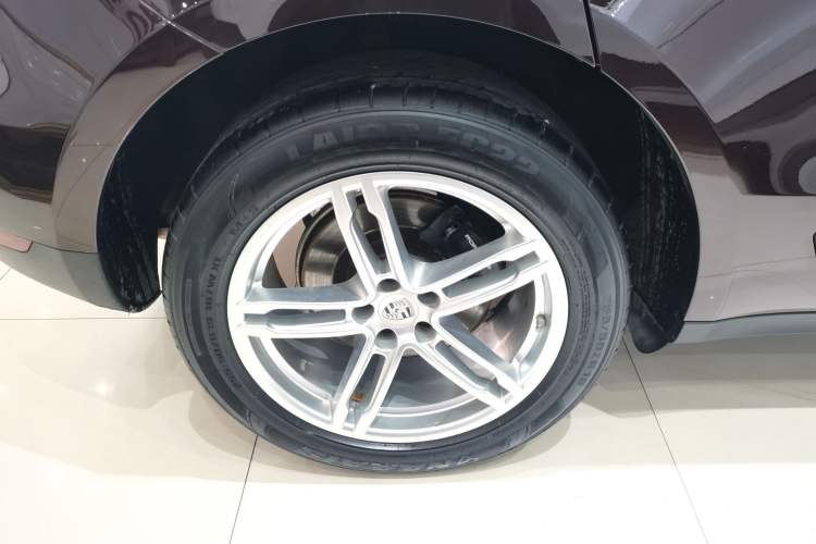 Used Porsche Macan 2020 Macan 2.0T Right Rear Wheel Hub