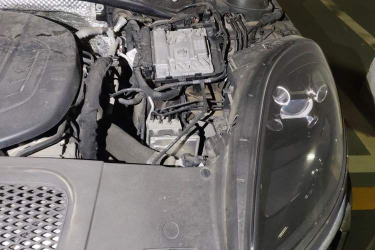 Used Porsche Macan 2020 Macan 2.0T Engine Bay Left