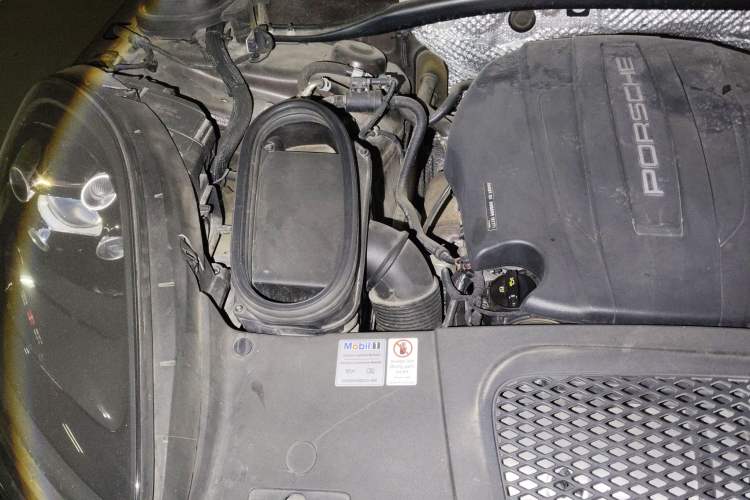Used Porsche Macan 2020 Macan 2.0T Engine Bay Right
