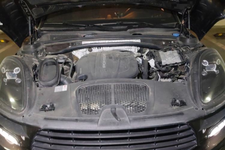 Used Porsche Macan 2020 Macan 2.0T Engine Bay