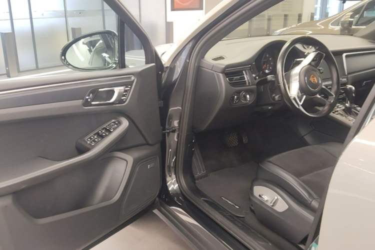 Used Porsche Macan 2020 Macan 2.0T Driver Seat