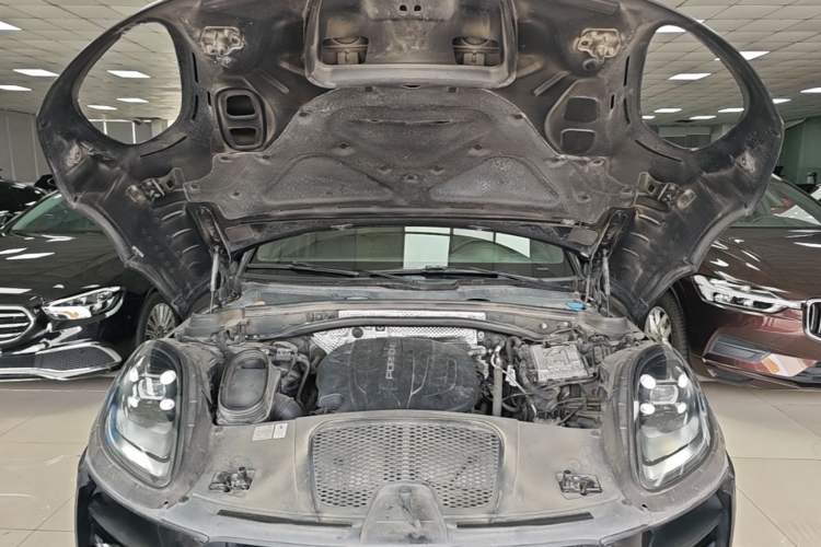 Used Porsche Macan 2020 Macan 2.0T Engine Bay