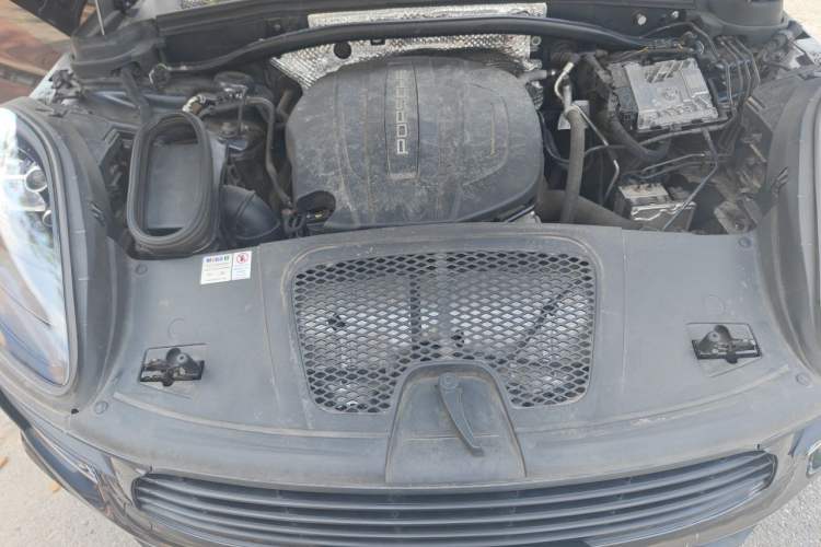 Used Porsche Macan 2020 Macan 2.0T Engine Bay