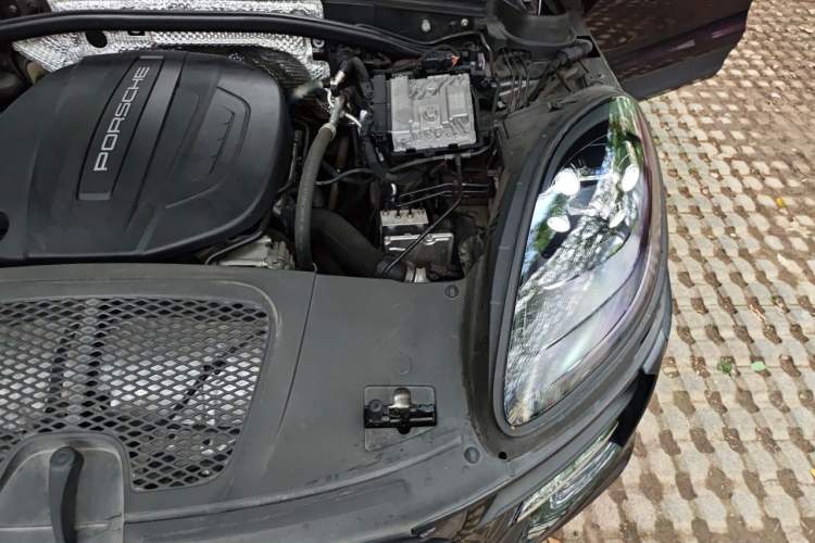 Used Porsche Macan 2020 Macan 2.0T Engine Bay Left
