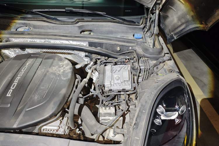 Used Porsche Macan 2020 Macan 2.0T Engine Bay Left