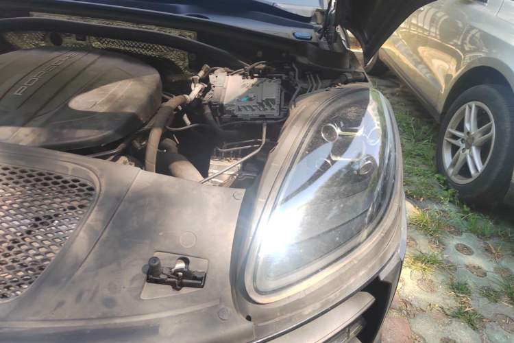 Used Porsche Macan 2020 Macan 2.0T Engine Bay Left