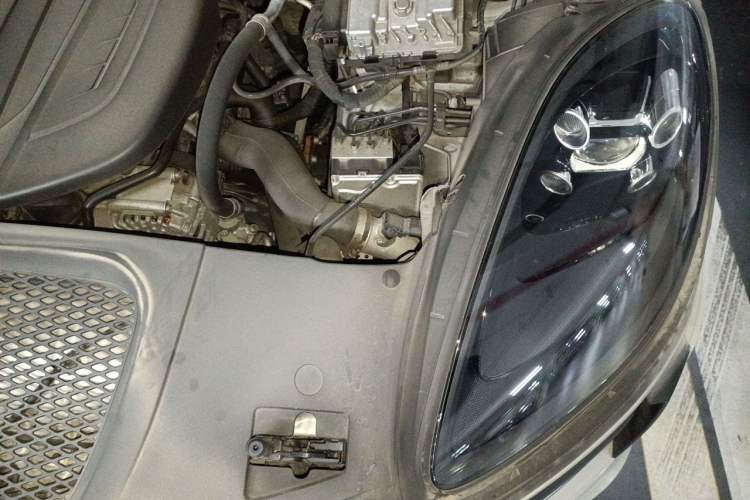 Used Porsche Macan 2020 Macan 2.0T Engine Bay Left
