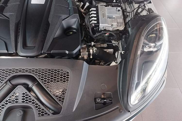 Used Porsche Macan 2020 Macan GTS 2.9T Engine Bay Left