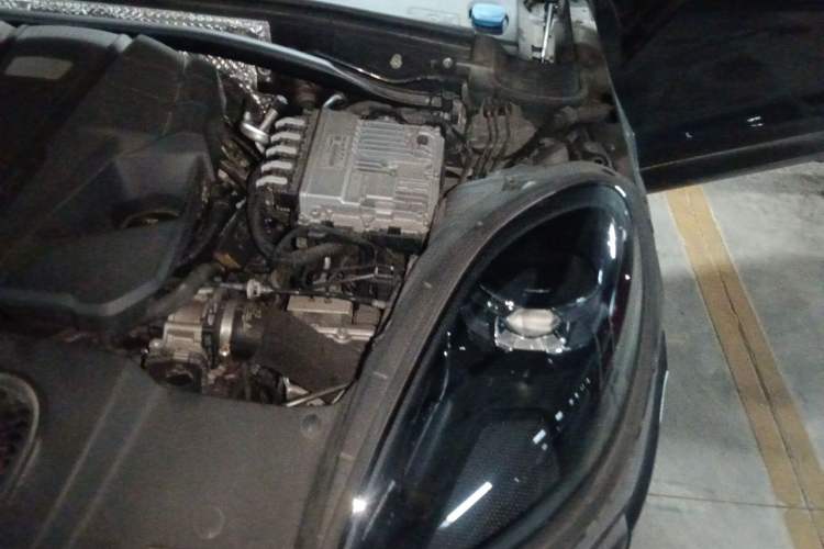 Used Porsche Macan 2020 Macan S 3.0T Engine Bay Left