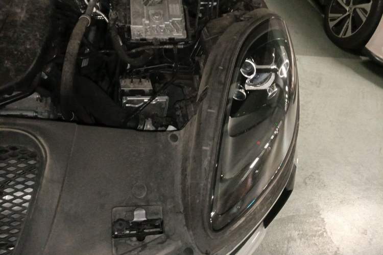 Used Porsche Macan 2020 Macan 2.0T Engine Bay Left